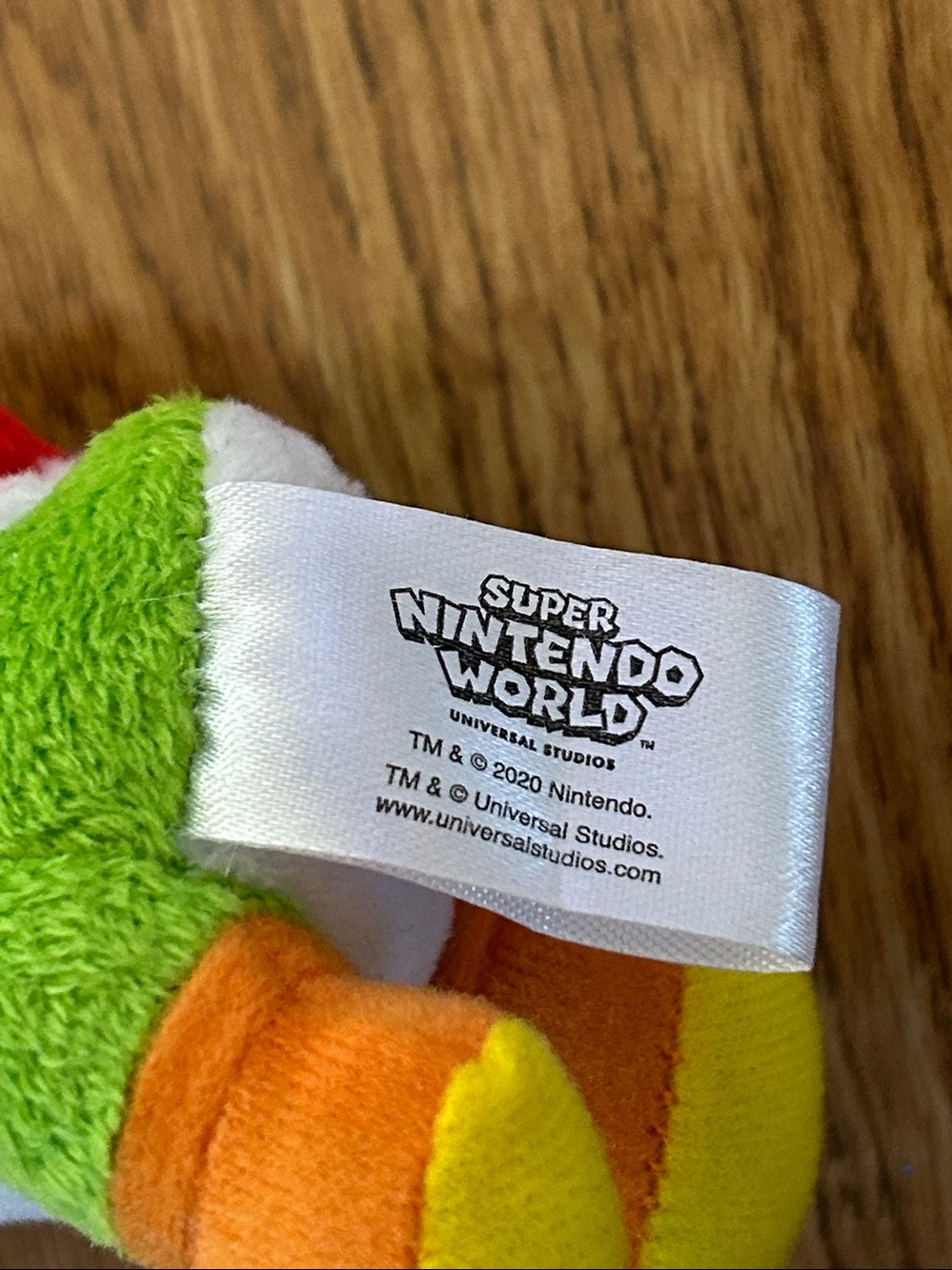 Green Yoshi Plush Keychain - Super Nintendo World - Picture 6 of 7